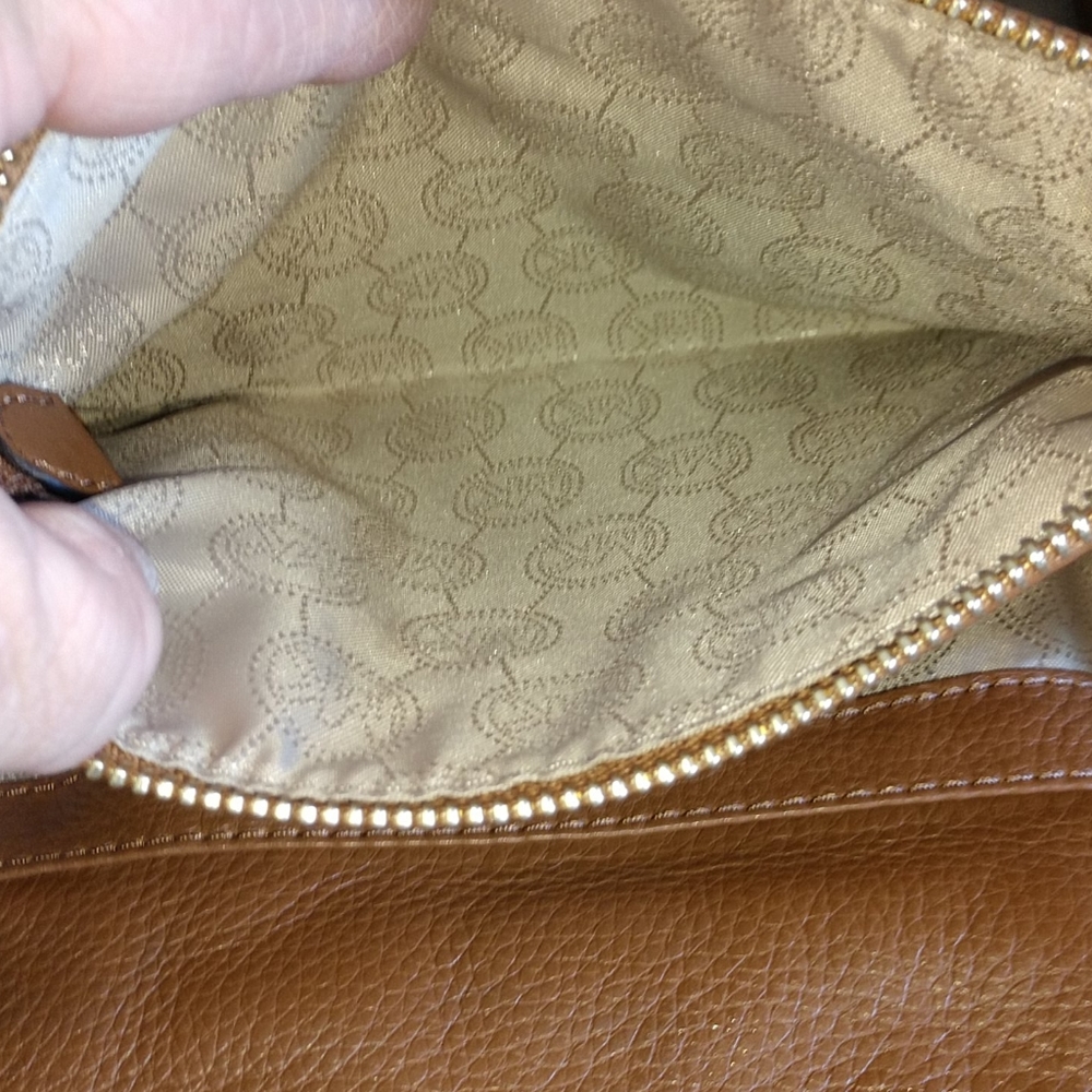 Michael Kors leather tan crossbody - Picture 6 of 9